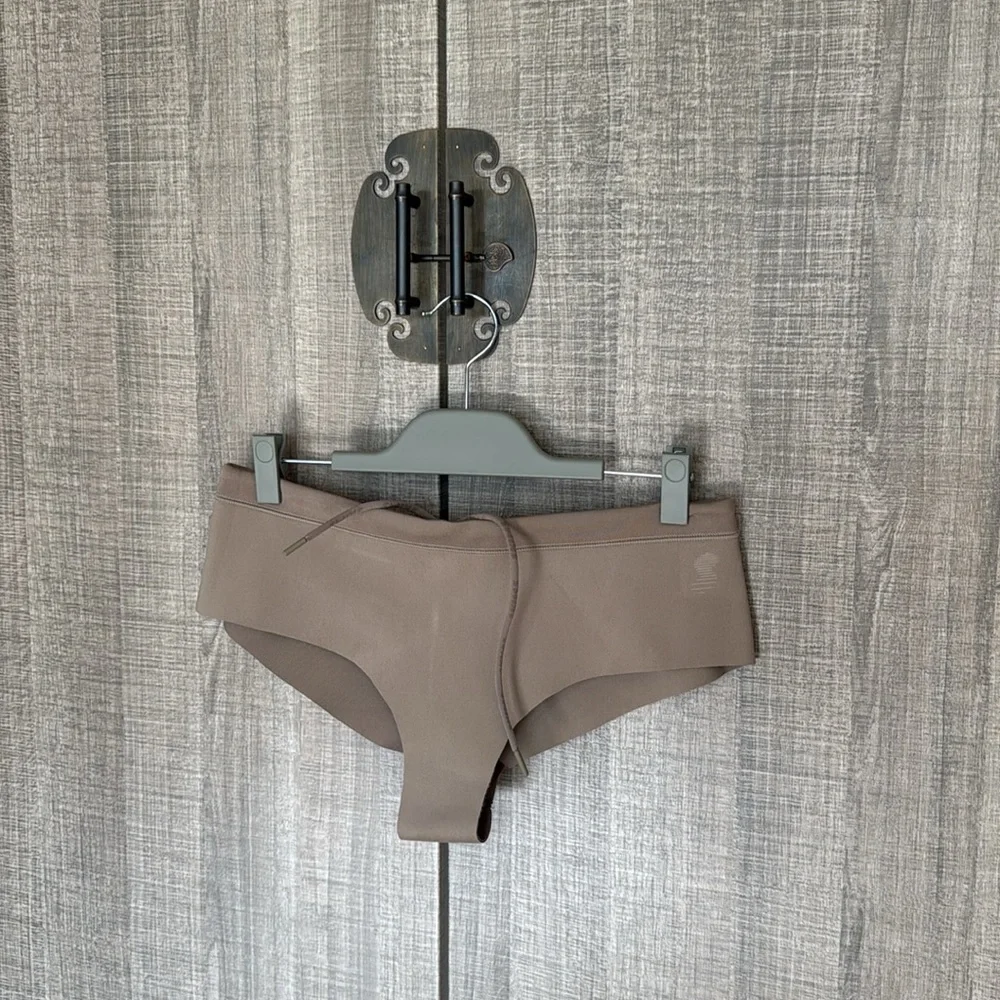 SKIMS‎ Sport Swim Cheeky Bottom | Desert